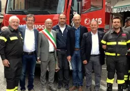 L'inaugurazione della nuova autobotte dei Vigili del fuoco volontari